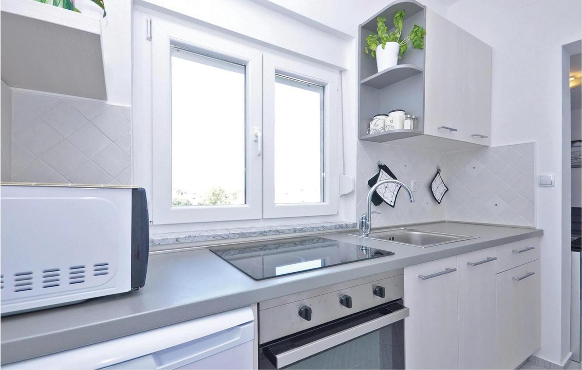 1 Bedroom Cozy Apartment In Бибинье Экстерьер фото
